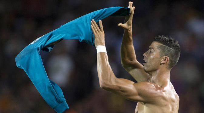 Gaya Selebrasi Ronaldo Meniru Gaya Messi di Piala Super Spanyol