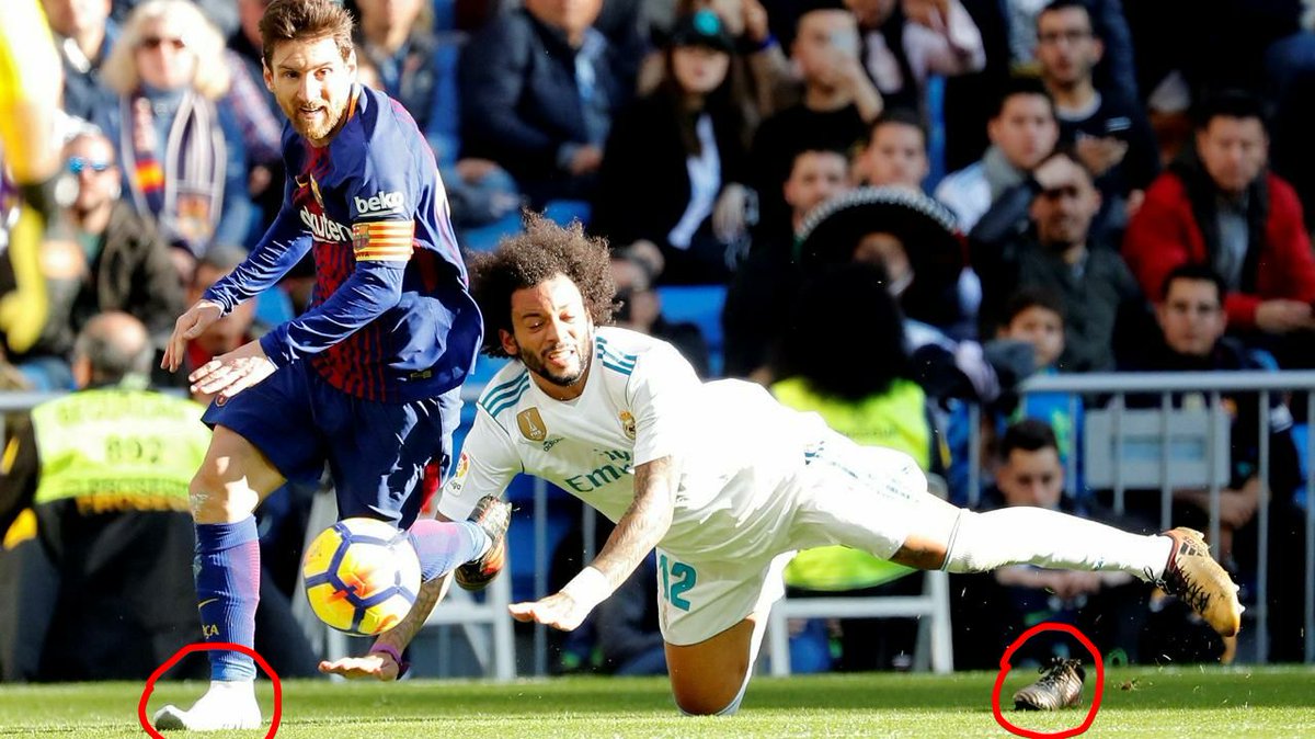 Jadi Kreator Gol Ke-3 Di El Clasico, Messi Cuma Pakai Sebelah Sepatu ...